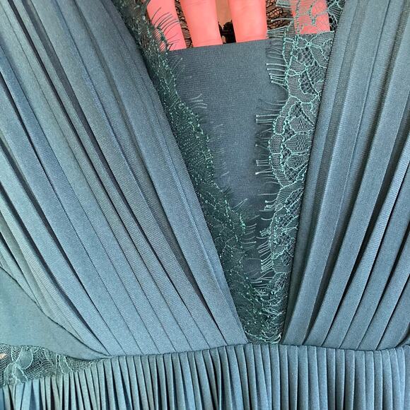 Asos Curve New Sz 16 Pleated Maxi Dress with Lace Sleeves Bridesmaid Deep Green - Picture 6 of 16